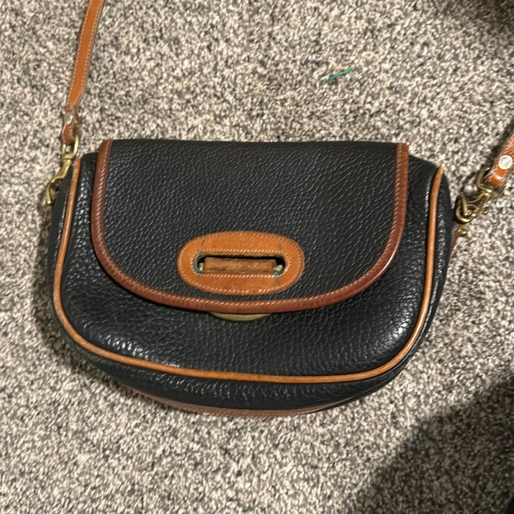 Dooney & Bourke, all weather leather crossbody purse!